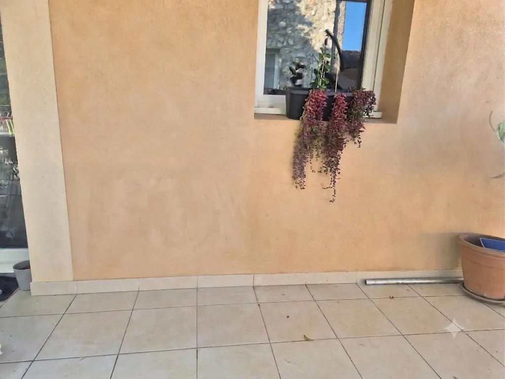 Avant : mur de terrasse sans climatisation